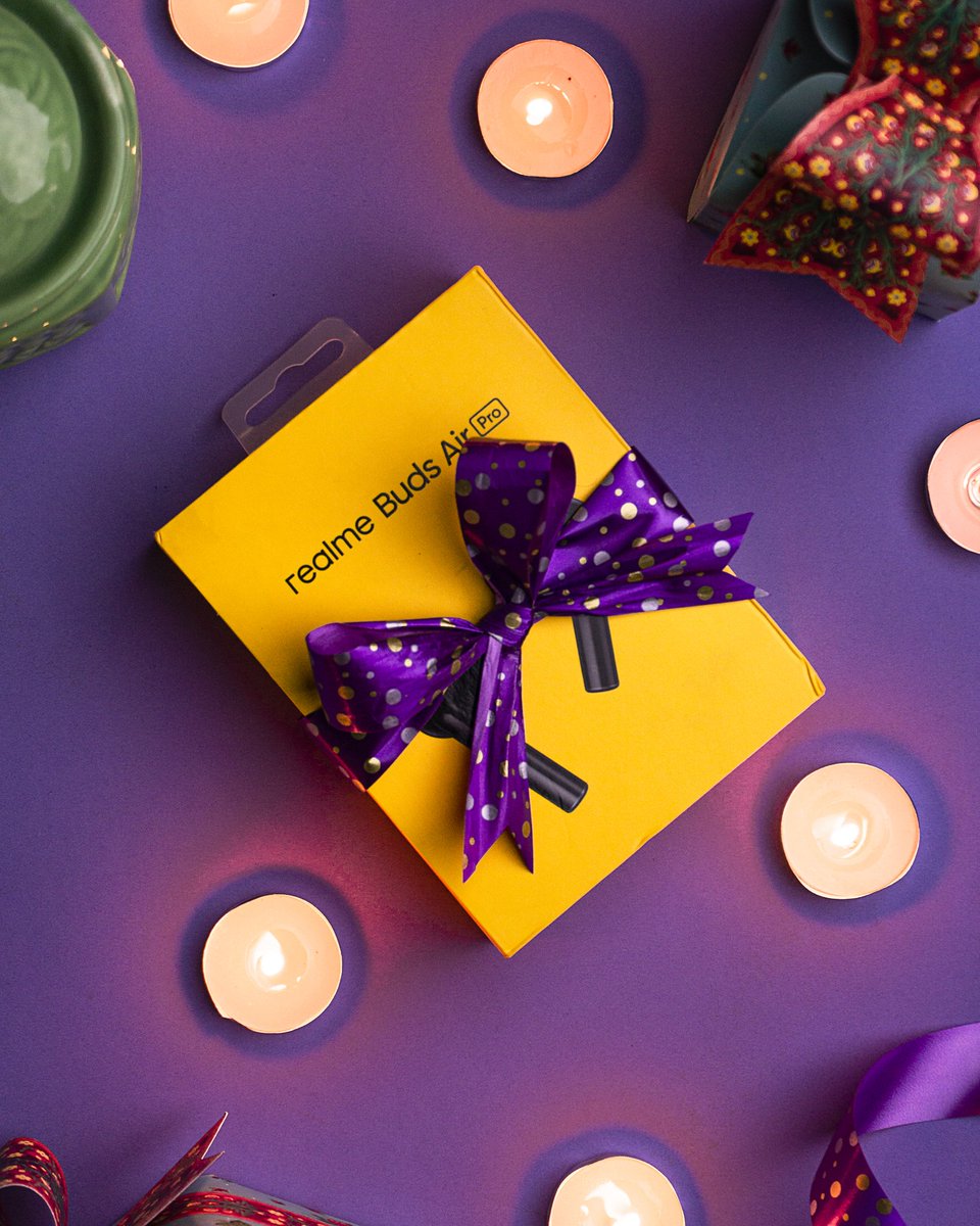 lehflatlay's tweet photo. This diwali gift your loved ones with #realmebudswirelesspro and 
#realmebudsairpro
#realmediwali
.
.
.
@MadhavSheth1 @NeonVikash @realmeLink @realmemobiles @FrancisRealme https://t.co/vPeDs2Umka