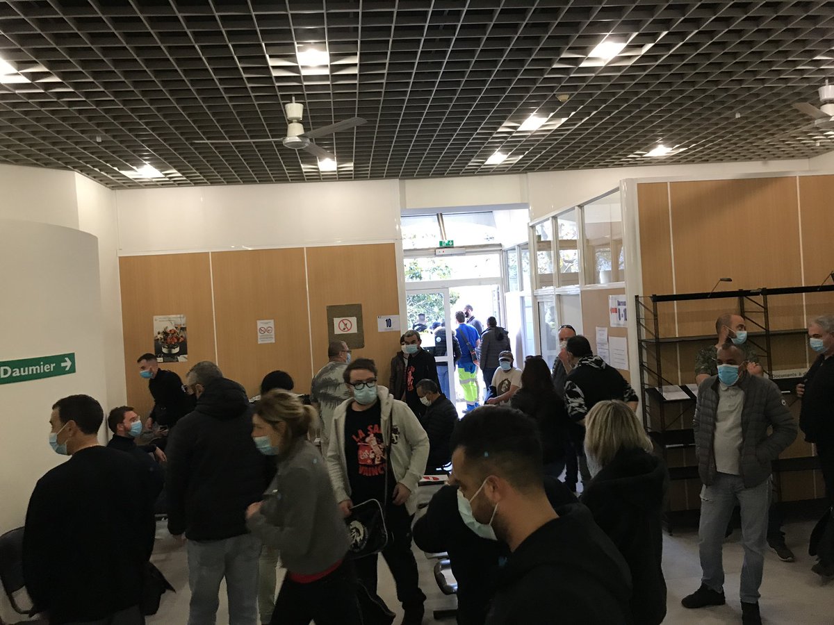 Les ex salariés de la SAD Marseille avec la CGT des Bouches du Rhône sont dans les locaux de la DIRECCTE PACA afin d'obtenir des engagements de l'Etat pour la concrétisation de leur projet de SCIC #direcct <a href="/UDCGT13/">UD CGT 13</a> <a href="/Prefet13/">Préfet de la région Provence-Alpes-Côte d'Azur</a>