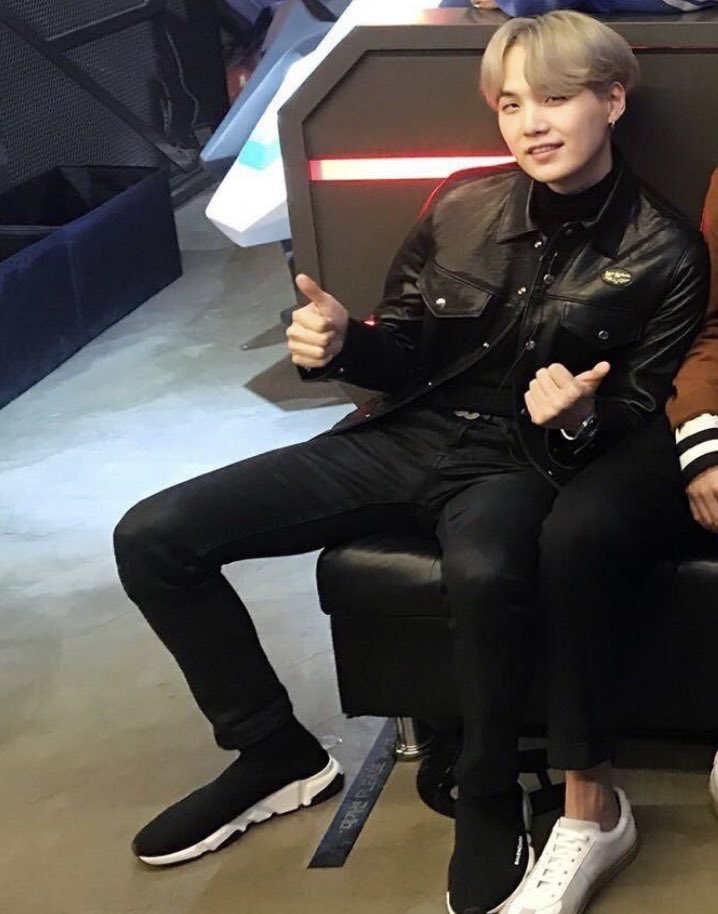 yoongi man spreading