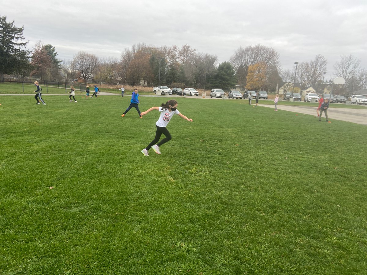 Great way to start your day! 4th graders  exercising outdoors! <a href="/HFLCSDAthletics/">HF-L CSD Athletics</a> <a href="/HFLManor/">Manor Intermediate</a>