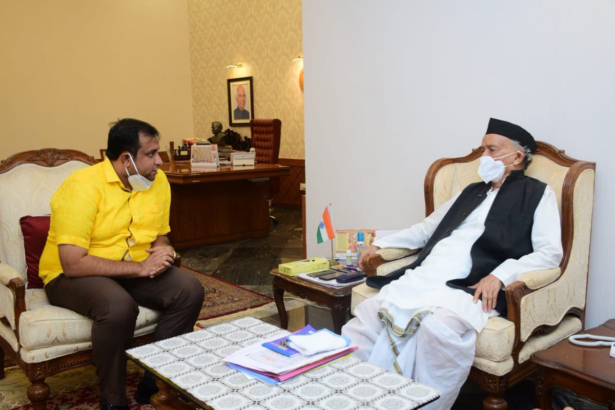 AshishMerkhed's tweet photo. Thank you Hon Governor Shri. @BSKoshyari Ji for giving your valuable time to the family member of @thakkar_sameet.
Hope he and his family gets justice soon.
#IStandWithSameet #JusticeForSameetThakkar #ReleaseSameetThakkar https://t.co/LkerUnFogr
