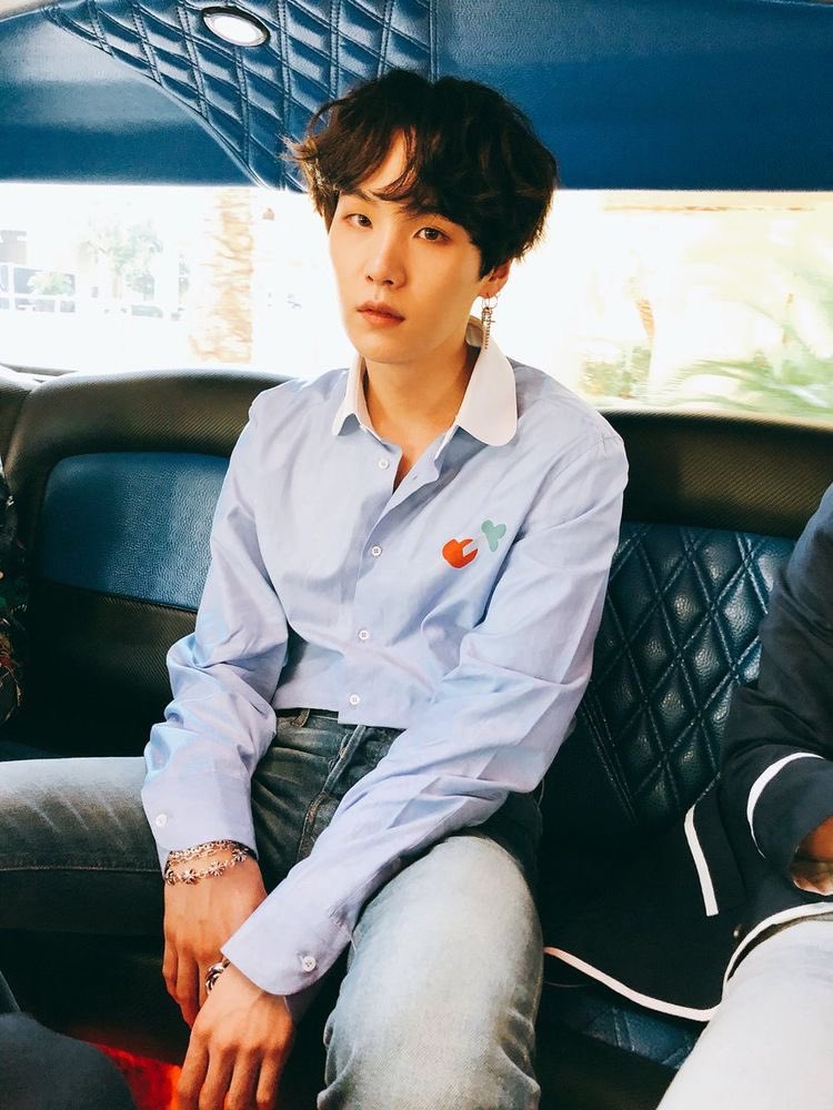 yoongi man spreading