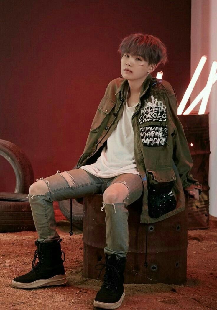 yoongi man spreading