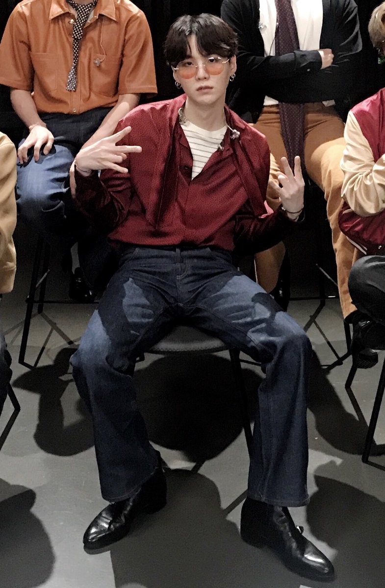 yoongi man spreading