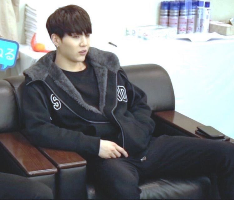 yoongi man spreading