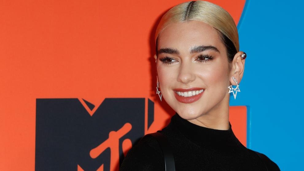 coca1n7's tweet photo. I'm voting for Dua Lipa for Favorite Female Artist - Pop/Rock at the #AMAs 
dios esta vez debe ganar algo lpm https://t.co/B0H5wi9fPU