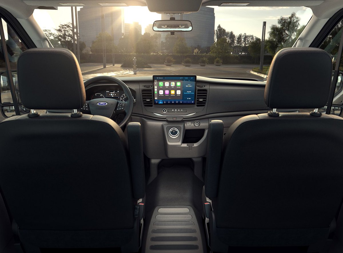 CarsNewsTV's tweet image. Üstündeki sanayi tipi prizle gezici ustalar için jeneratör kullanmadan iş yapma imkanı da var...
2ton kapasiteli RWD E-Transit’in şarj noktası ise burunda...
Konsoldaki #SYNC4 12” ekrandan ise boş şarj noktalarını bulunabilen planlaması yapılabiliyor.
@fordturkiye @Ford @FordEu