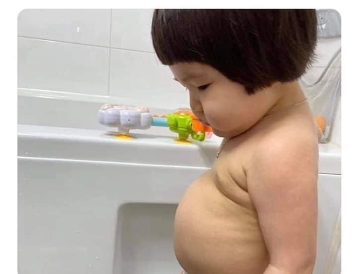 humarcianoo's tweet photo. Virgínia grávida de 10 semanas// eu depois de beber água https://t.co/qgjtCSBRan