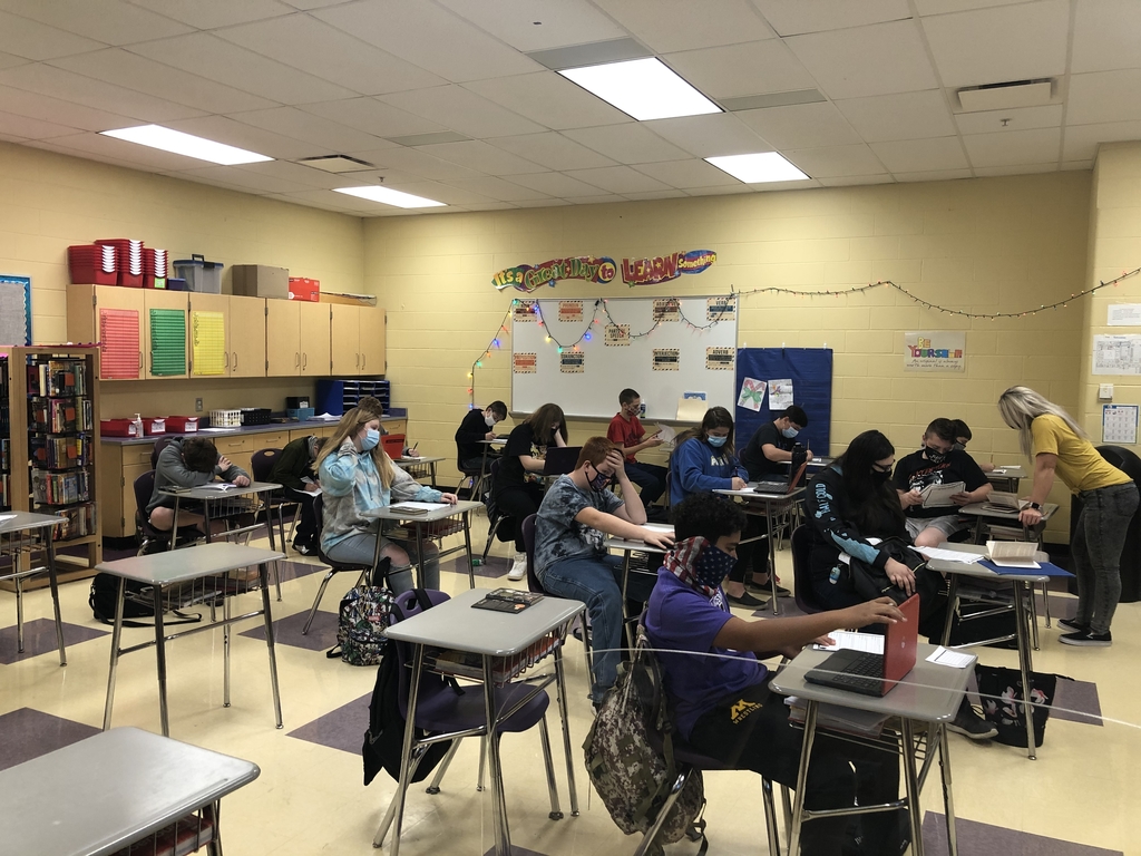 McBurg_MS's tweet photo. I didn’t get a chance to share my awesome morning pics with Mrs. DeLong’s bunch on Tuesday; started my day right! Fun activities discussing character’s perspective and theme. #KnowOurWhy https://t.co/WTYOhJiNfs
