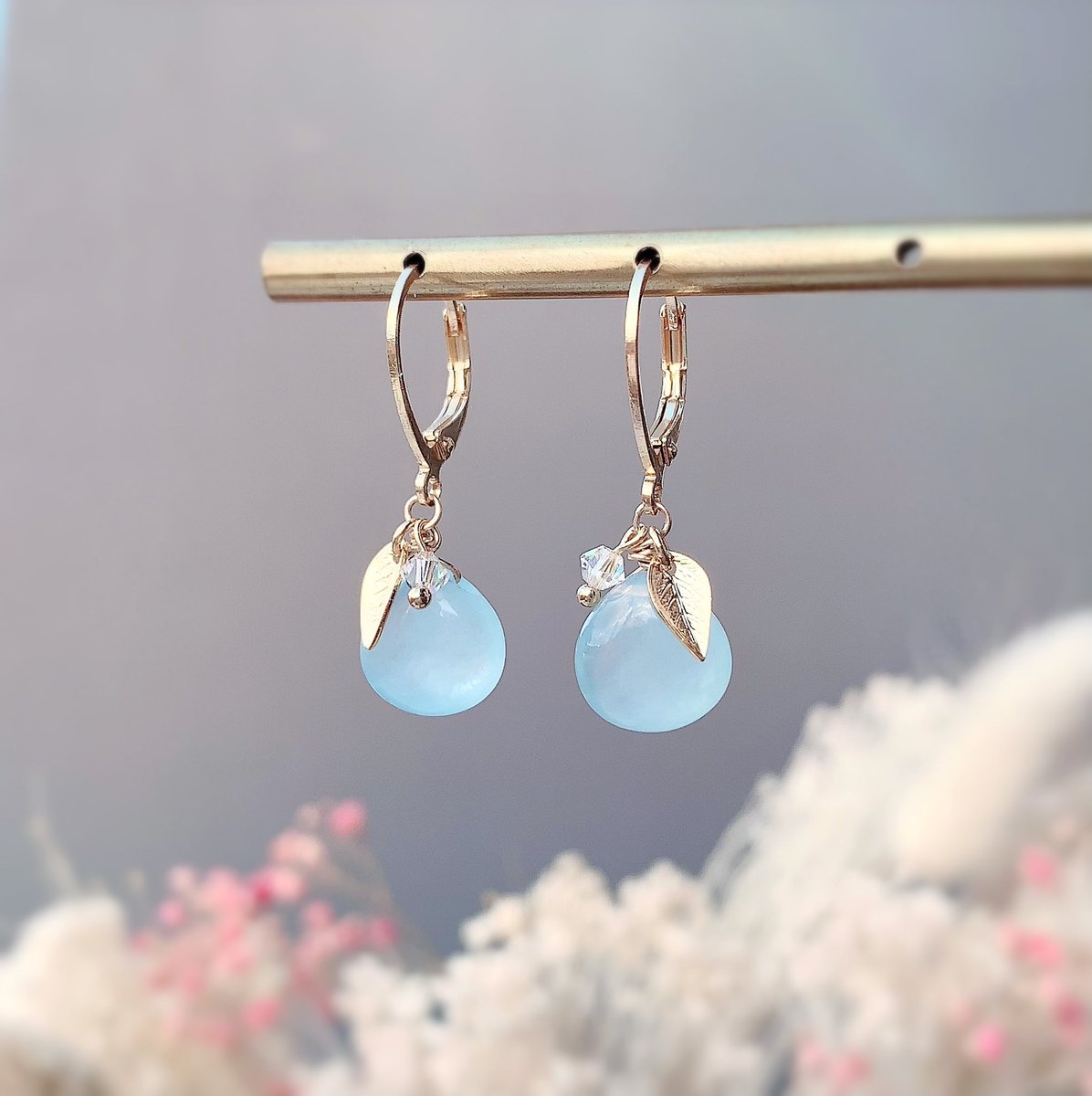 gildaetmia's tweet photo. #Dormeuses #Quartzite bleu, perle #Swarovski et une feuille dorée
Également disponible version en clip, en clip invisible et en #14k gold filled
#天然石 #ブルージェード とミニリーフのピアス
Etsy
https://t.co/vDXeNpRL6E
Creema
https://t.co/Kxbw68yUsG
minne
https://t.co/woey7bnvMs https://t.co/kf9I88gzN8