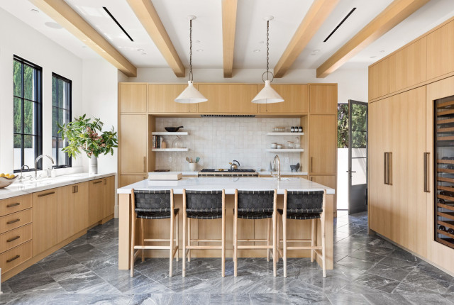 Light wood brings a subtle warmth, and its soft tone works beautifully with crisp or creamy whites. Plus, wood cabinets can work with almost any kitchen style. Here are four examples ow.ly/mZpz50Ch2vl