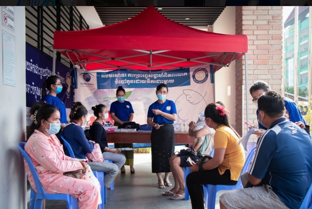 HKroeun's tweet photo. Despite COVID 19, NNP and HKI continue providing small group counseling on breastfeeding to mothers and caregivers at the National Pediatric Hospital. This is done as part of late WBW 2020. #WBW2020 #NutritionCantWait https://t.co/l3SL90cucb