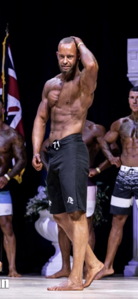 JakeAlder9's tweet photo. Throwback to the stage just over a month ago 🔥 now we here back to home workouts 😤 #ThrowbackThursday #fitfam #competitor #fitness #gym #gymlife #Motivation #shredded #deathface https://t.co/EkqG4EZ7LS