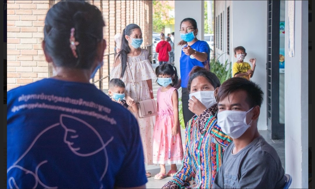 HKroeun's tweet photo. Despite COVID 19, NNP and HKI continue providing small group counseling on breastfeeding to mothers and caregivers at the National Pediatric Hospital. This is done as part of late WBW 2020. #WBW2020 #NutritionCantWait https://t.co/l3SL90cucb