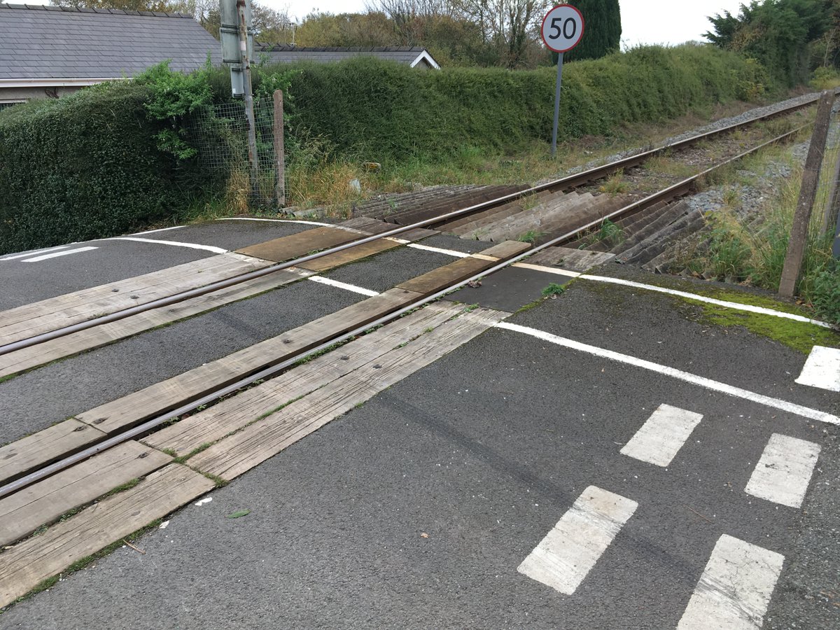 NetworkRailWAL's tweet photo. We are proposing to close Llanion level crossing near Pembroke Dock to help create a safer railway. 🛤️ Want to find out more? 📞 Join our community conference call on Monday. Details here: https://t.co/olP9I7hHUp https://t.co/2Qly3k1NZg