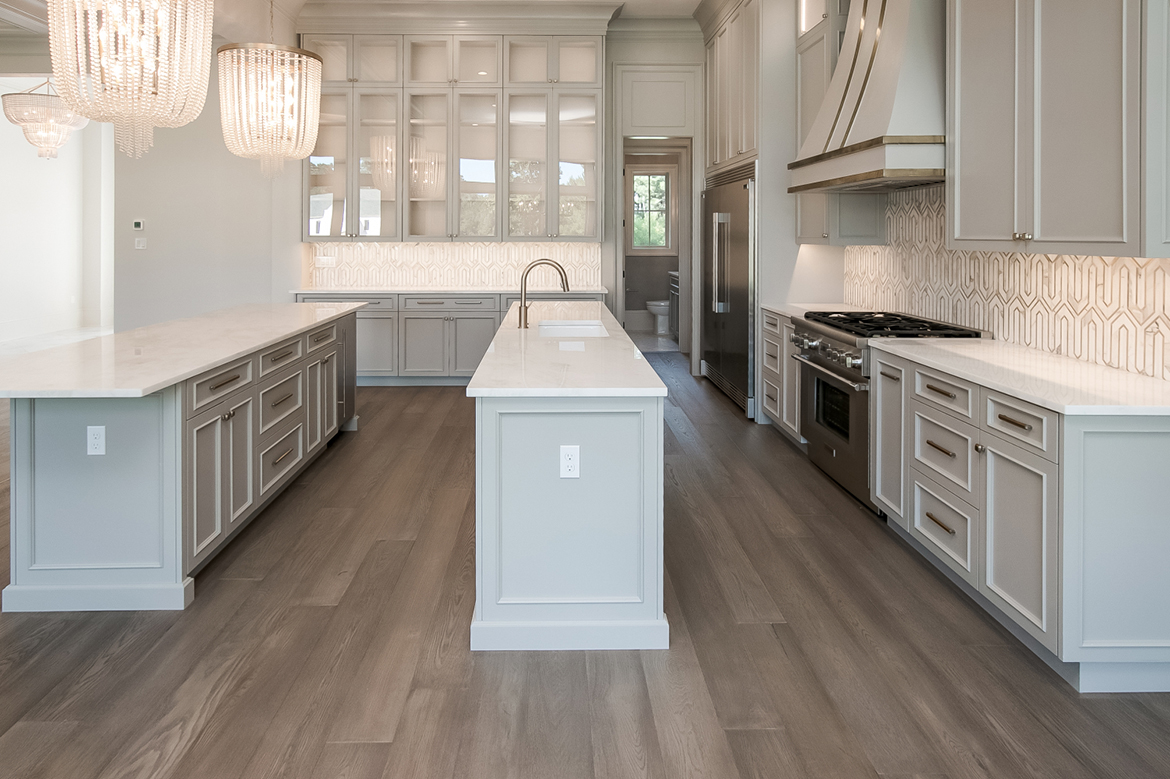 thekellywgroup's tweet image. This #NewCustomHome Features a Complete Custom Lighting Package - Chandeliers, Pendant Lighting &amp;amp; Inset Lights Throughout Most Living Spaces! #TakeATour - 437 S. Fairway Drive - Bedico Creek Preserve!  #2020FallTour 
ow.ly/PnY250Cf0Cz