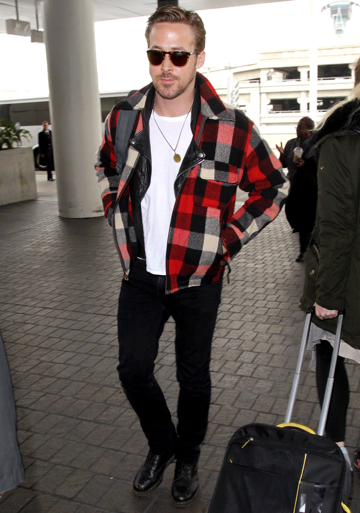 Happy 40th birthday to Ryan Gosling and his airport style 