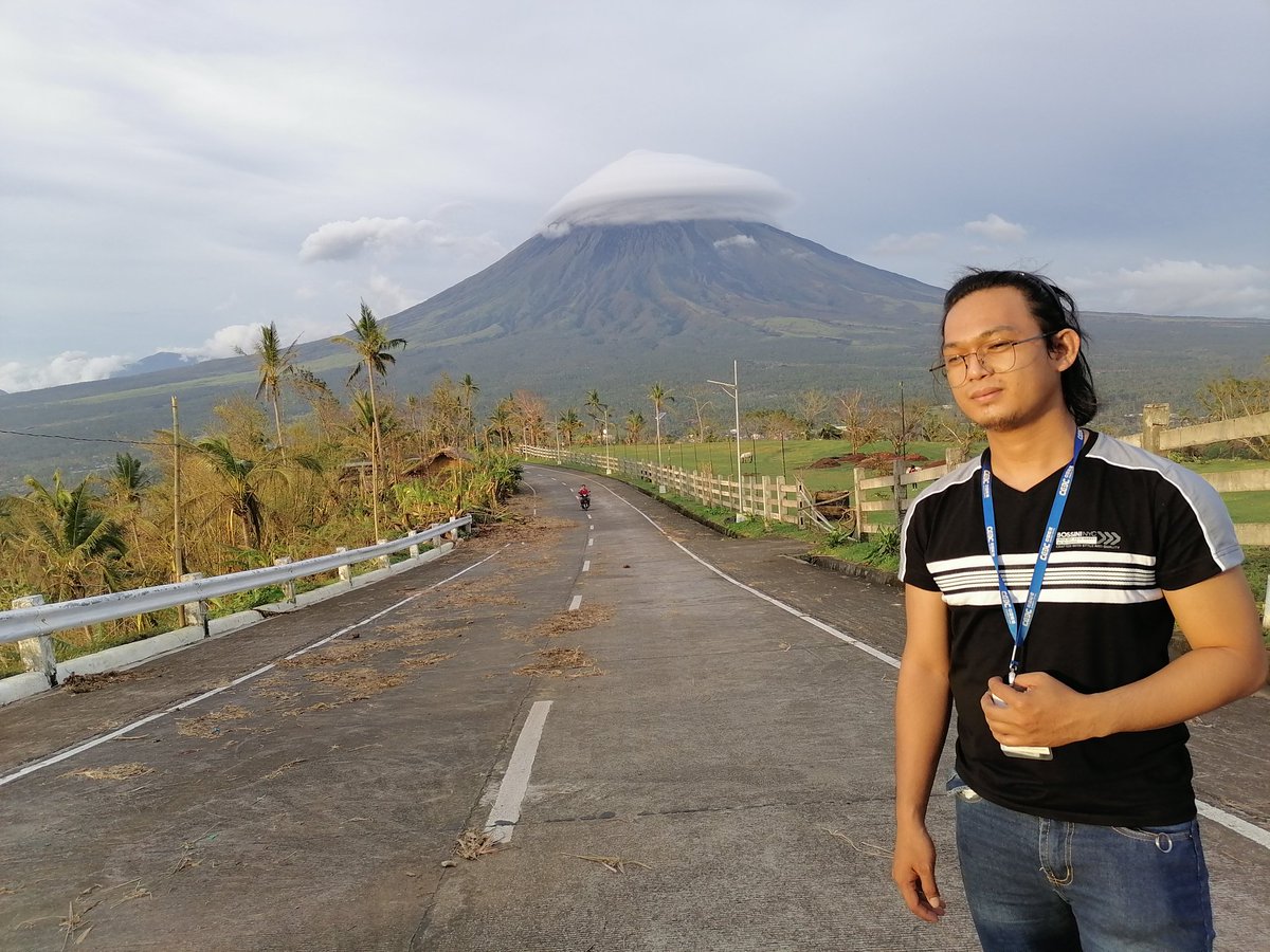 bernpineda's tweet photo. Ft. Salakot ni Mayon! ❤️

📍Quituinan Hills, Camalig, Albay https://t.co/3dinPT2pHb