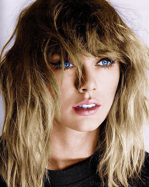 Fioreswift13x1's tweet image. #SabiasQue Taylor dijo que no tenía la intención de colocar &quot;Delicate&quot; como pista 5, pero después de completar la lista de pistas, pensó: &quot;Lo hice de nuevo... la pista 5 es la canción emocional y vulnerable&quot;.

I’m voting for Taylor Swift for Artist of the Year at the #AMAs