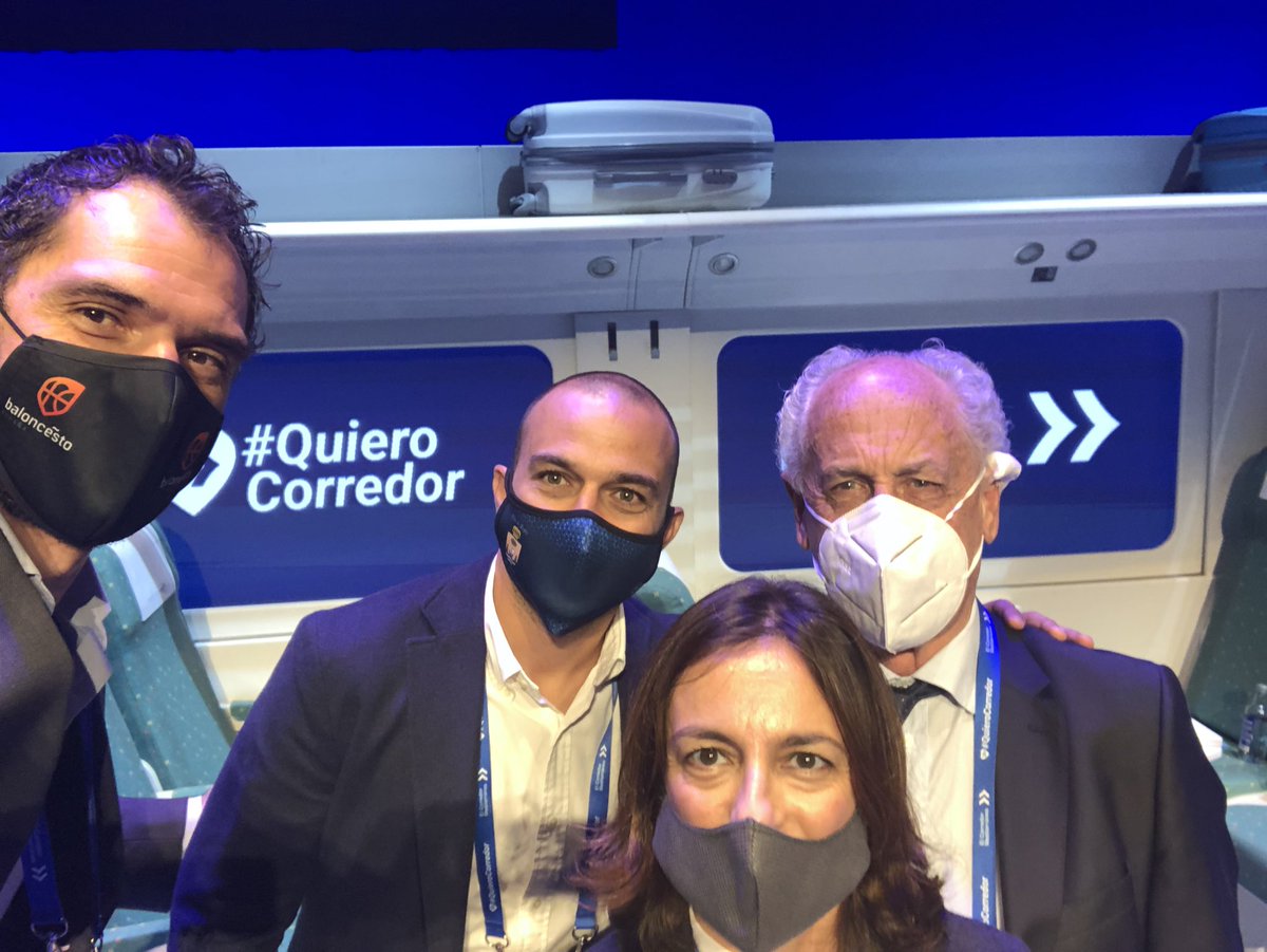 Elena Tejedor Neira (@etejedorneira) on Twitter photo Hoy hemos apoyado al importante movimiento #QuieroCorredor.
Desde la <a href="/FTA_CV/">Fun.Trinidad Alfonso</a> queremos unirnos a la petición y dar la enhorabuena por el acto de hoy!
Sí quiero!
Gracias <a href="/jgarbajosa15/">Jorge Garbajosa</a> @Sempere26 y Paco Borao director de <a href="/maratonvalencia/">Maratón Valencia</a> por vuestra presencia. Hoy hemos apoyado al importante movimiento #QuieroCorredor.
Desde la <a href="/FTA_CV/">Fun.Trinidad Alfonso</a> queremos unirnos a la petición y dar la enhorabuena por el acto de hoy!
Sí quiero!
Gracias <a href="/jgarbajosa15/">Jorge Garbajosa</a> @Sempere26 y Paco Borao director de <a href="/maratonvalencia/">Maratón Valencia</a> por vuestra presencia.