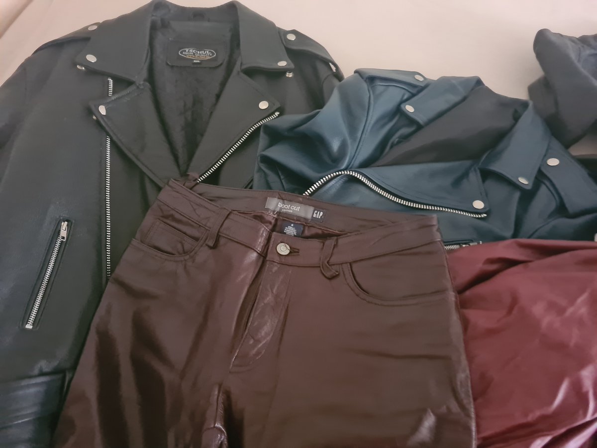 FindomLeather's tweet photo. Guys, help me pic what #leather should wear today? What would you like to see me in? Those interested in #leathertraining tonight, message me. #leatherattire #gayleather #leatherman #leathertop #dominantmaster #findom #leatherboy #leatherdom #leatherlove https://t.co/W0uTSTBgAn