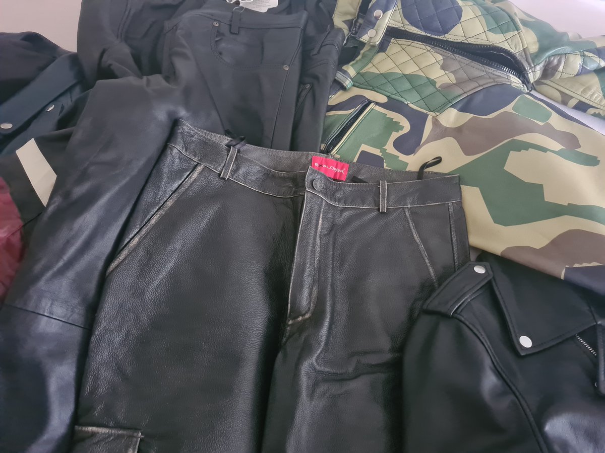 FindomLeather's tweet photo. Guys, help me pic what #leather should wear today? What would you like to see me in? Those interested in #leathertraining tonight, message me. #leatherattire #gayleather #leatherman #leathertop #dominantmaster #findom #leatherboy #leatherdom #leatherlove https://t.co/W0uTSTBgAn