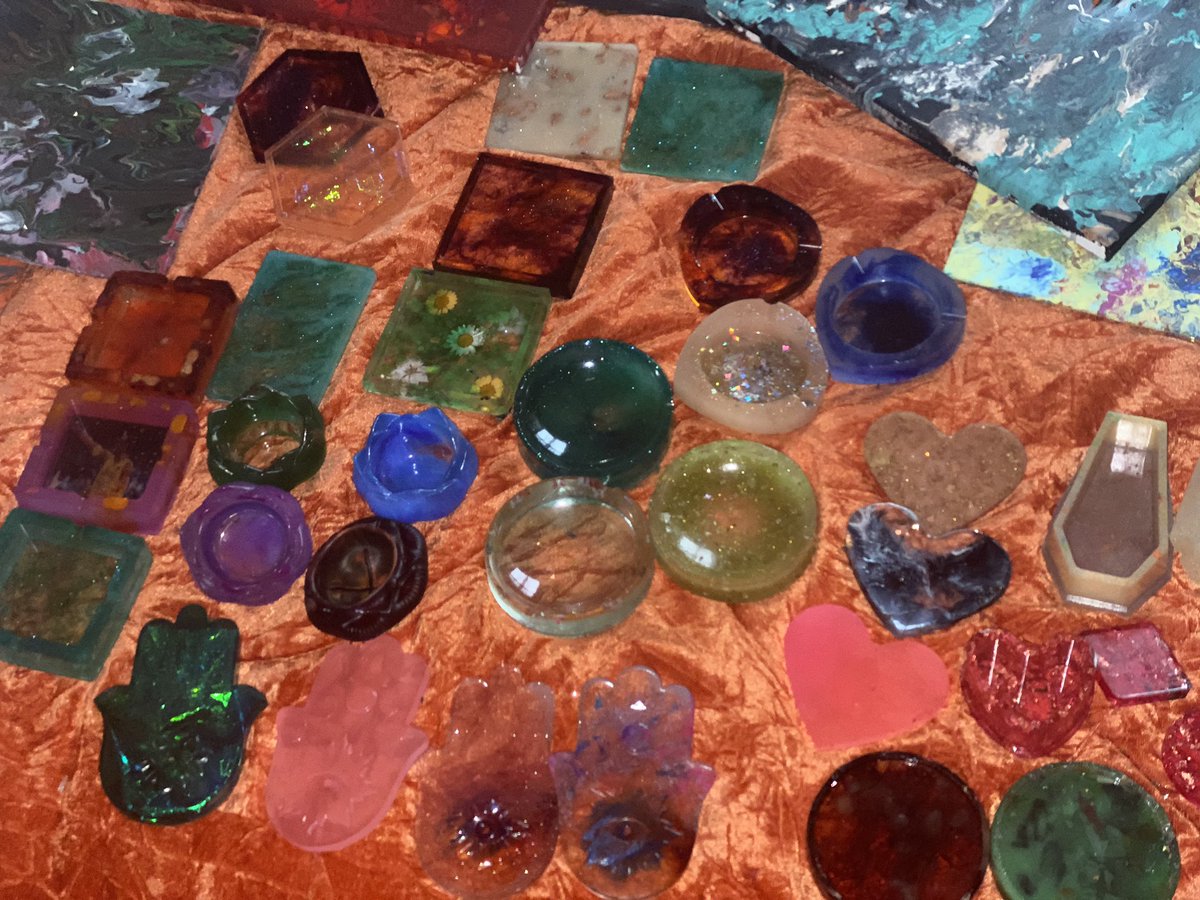 litshxtcreation's tweet photo. Shop the set ! Everything must go $15 today All Pieces Glow In The Dark and Regular #ashtrays #ashtrayart  #litshxtcreations #weedsmokers #weedsupplies #resinart #atlanta #weedsmokers #weedstagram #weedlife https://t.co/LLFHa5UUZc