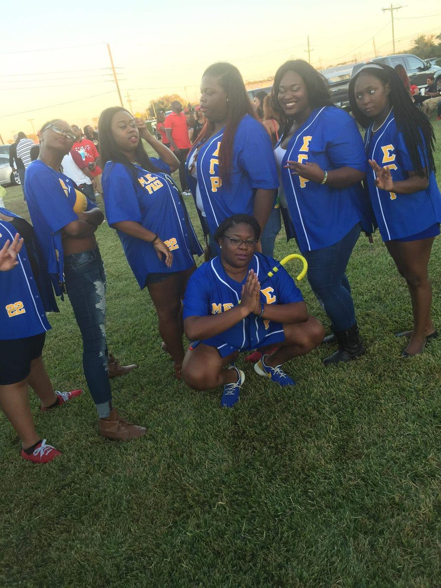 Thicknfluffy's tweet photo. #MuEpmade #SGRhoTurns98 #bigmoneyPoodles https://t.co/mAOr5eEWPv