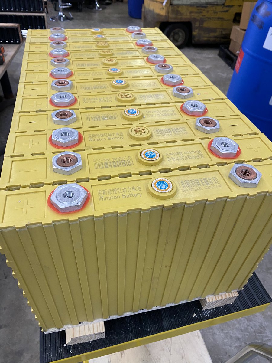 BatteryHookup's tweet image. Starting our forklift conversion here at Battery Hookup today ⚡️

#forkliftconversion #diy #diyconversion #batteryconversion #diybatteryconversion #batteryhookup