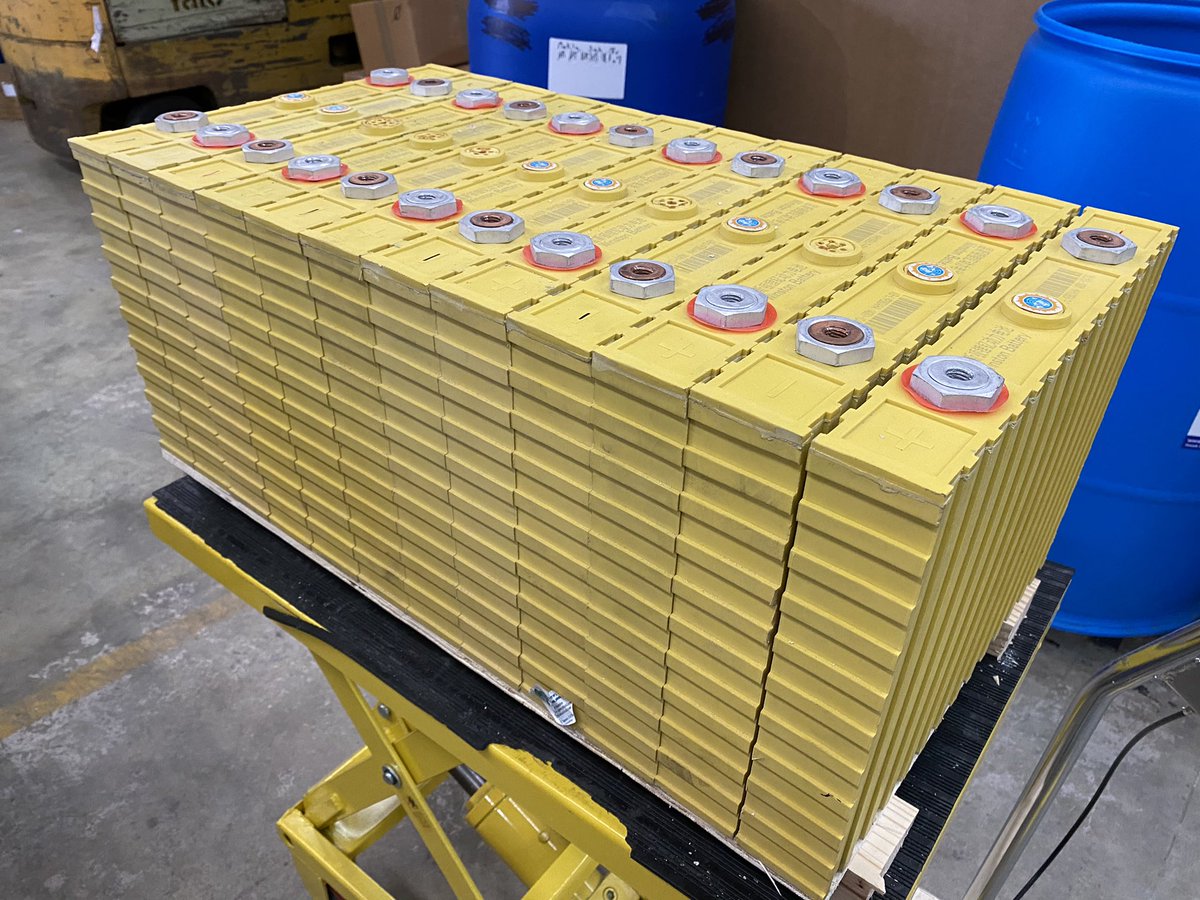 BatteryHookup's tweet image. Starting our forklift conversion here at Battery Hookup today ⚡️

#forkliftconversion #diy #diyconversion #batteryconversion #diybatteryconversion #batteryhookup