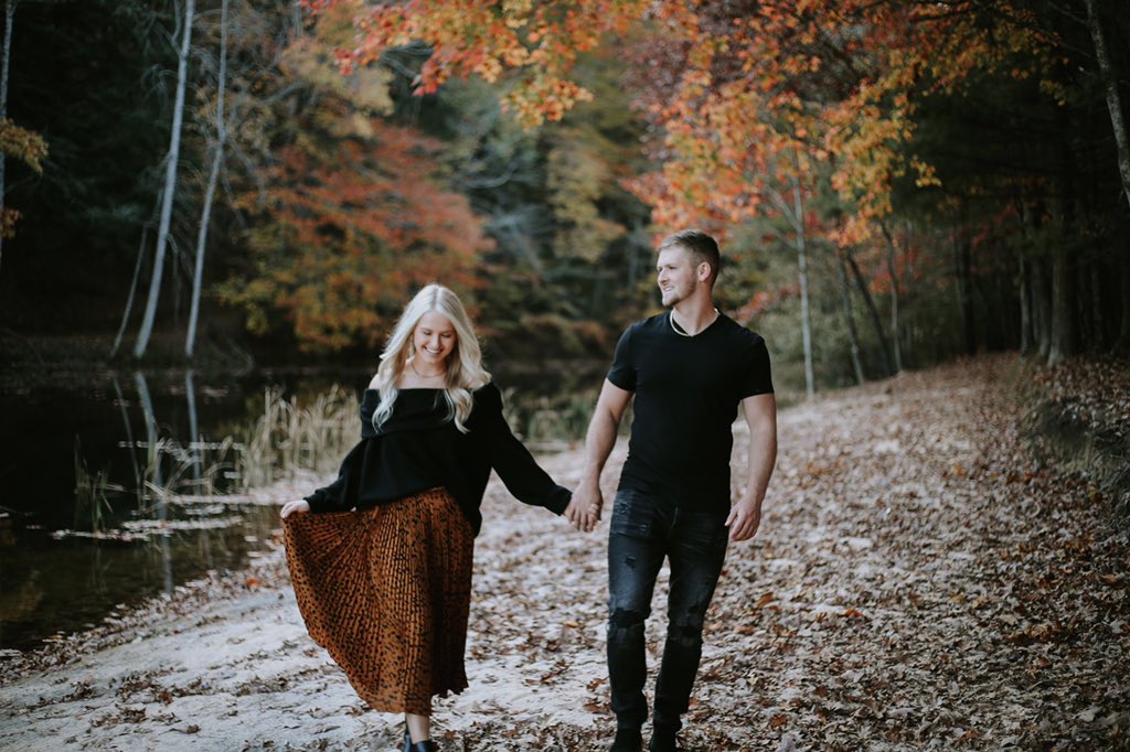 ChandlerCoop's tweet photo. Thankful for you @hannahakers_ ❤️ https://t.co/LCCXVhugY9