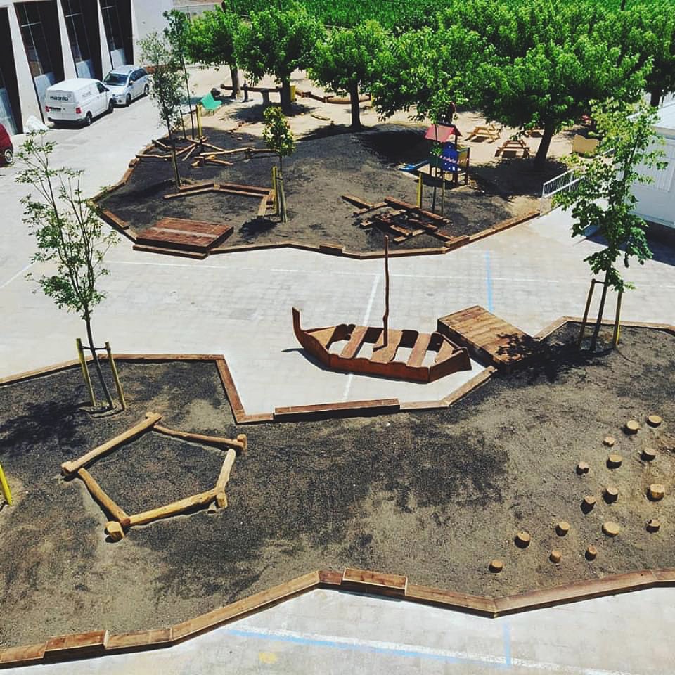 🏰 DEIXEM VOLAR L'IMAGINACIO 🏰
 
Parc infantil fet amb fusta de pi tractada en autoclau per a ús exterior. Projecte realitzat per <a href="/milantacraft/">Milanta</a>
 
#fusta #fustatractada #madera #maderatratada #maderaexterior #parqueinfantil #parcinfantil
