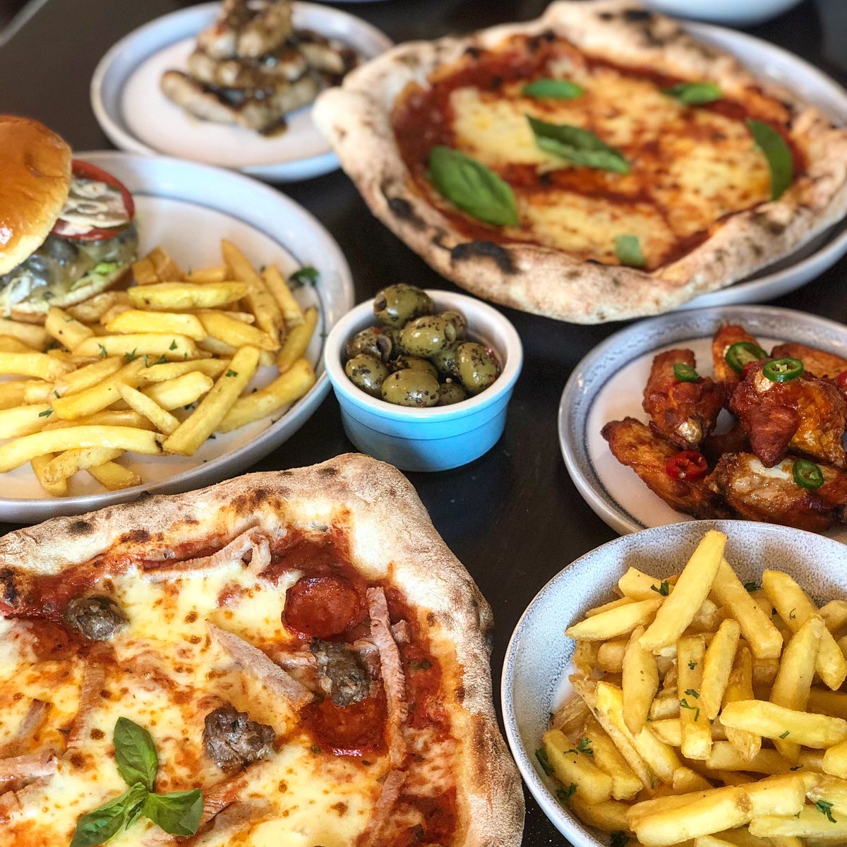TheBedfordTW's tweet photo. 10% off Takeaway or local delivery is available 🍕
Call us 01892 578538 or find us on Deliveroo 🍔😍
#supportpubsafe #TunbridgeWells #highstreet #mypub https://t.co/Rm6wg5GyFE