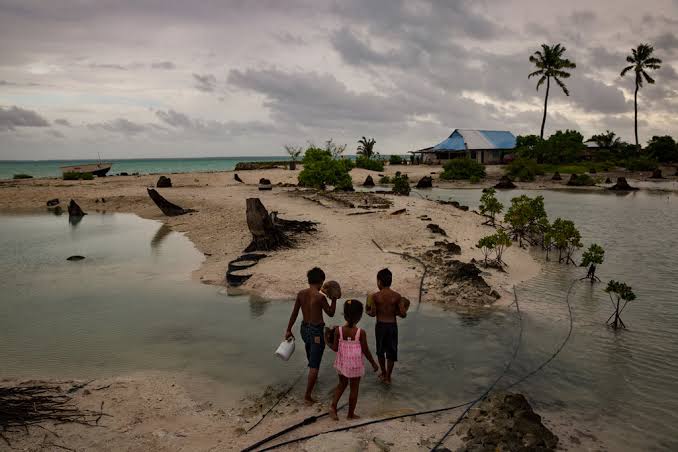 dolcedior__'s tweet photo. Kiribati is a small country in the Pacific and they need our help. Kiribati is the first country to experience the effects of climate change. This small country will be submerged if rising sea levels will continue. #ClimateJusticeNow #ClimateAction https://t.co/KyrNAEUArq