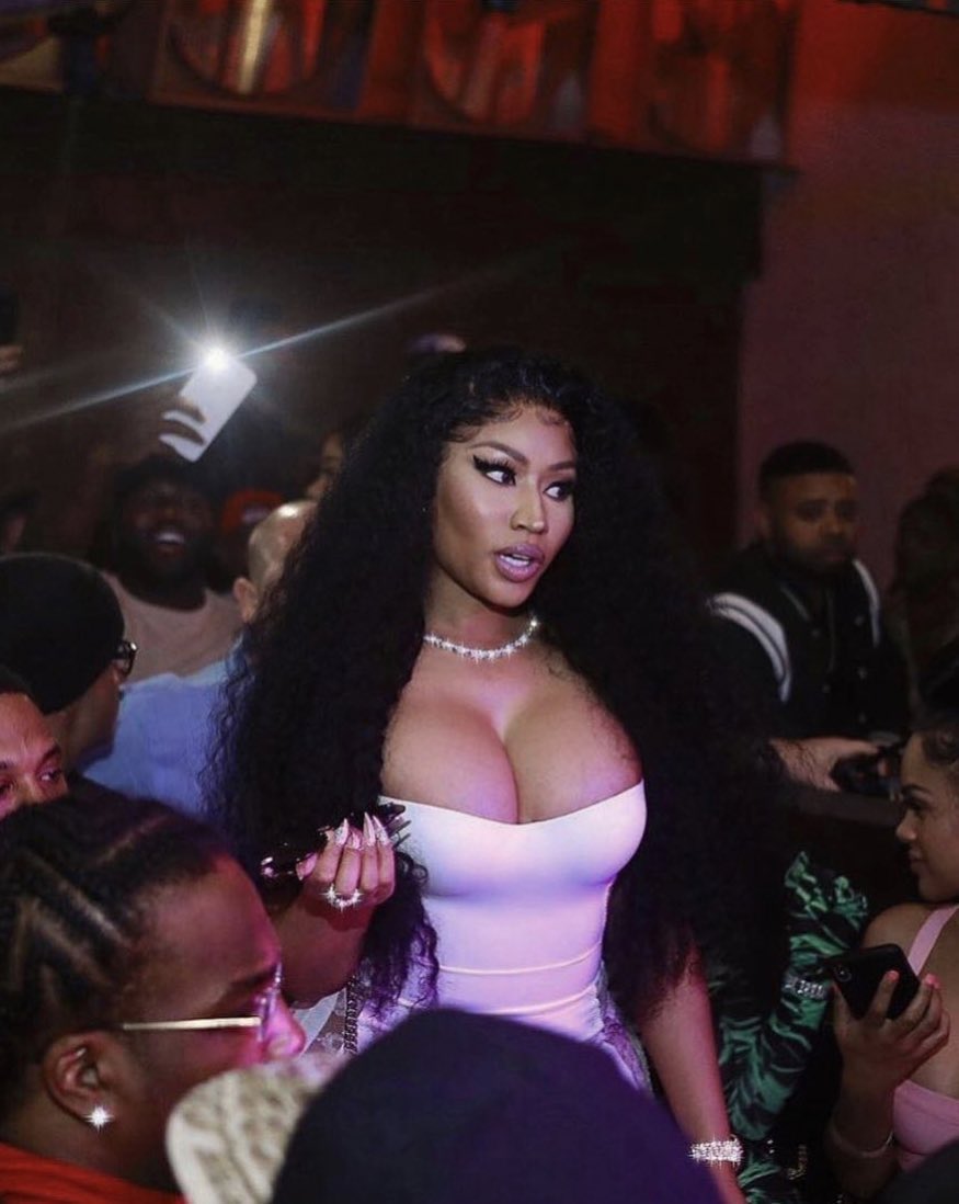 Heyo_Kiki's tweet photo. I’m voting for Nicki Minaj for Favorite Female Artist - Rap/Hip-Hop at the #AMAs https://t.co/L3ZngdUfc1