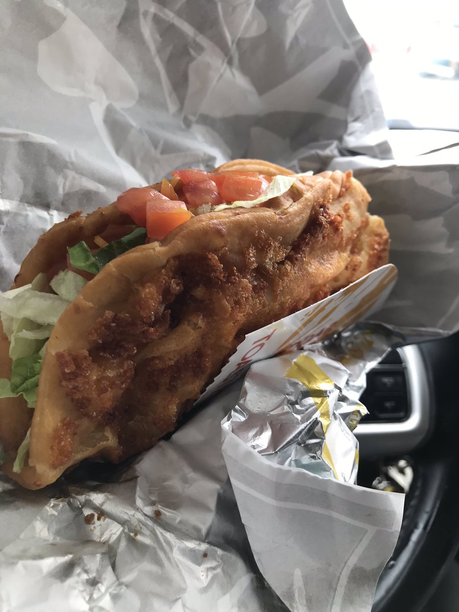 This toasted cheddar chalupa from Taco Bell is life!! 🔥🔥🔥