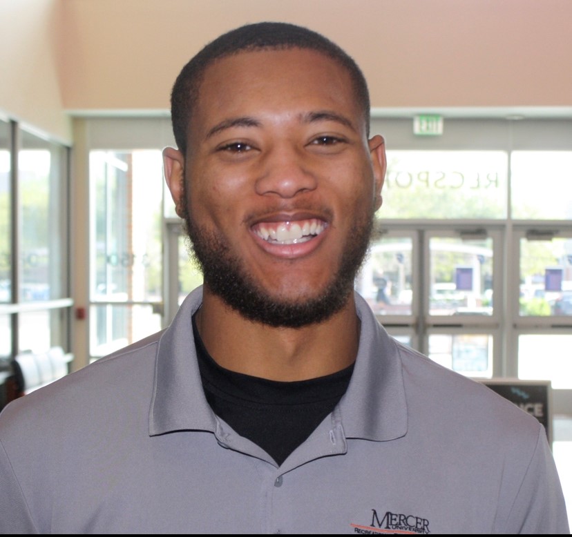 Mercer_CHP's tweet photo. Meet Jeremiah Brehon! Jeremiah is an alum of the BSPH program who is now enrolled in the Master of Athletic Training Program at Mercer. He is pursuing a career in AT because of his interest in helping people and a love of sports. #MercerStudent #DoubleBear #ThankfulnessCampaign https://t.co/V2jnPzuFF7