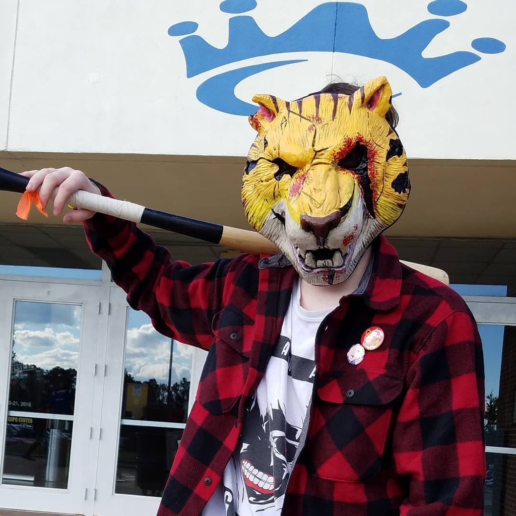 CosplayerNation's tweet photo. If you liked #GTA you will love #hotlinemiami the video game. From #fayettevillecomiccon ! #cosplayernation #hotlinemiamicosplay #hotlinemiamicosplayers #fayettevillenc #cosplay #tigercostume #tigercosplay https://t.co/oN96LjOLdw