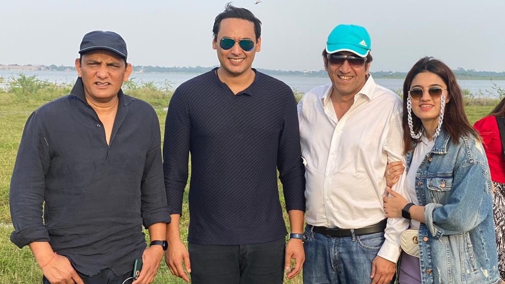 imrandomthought's tweet photo. The love of our lives, @anammirza  with the 3 men she trusts the most, @azharflicks ,  hubby Asad and Dad! 🥰😍 https://t.co/fZzhjLp47C