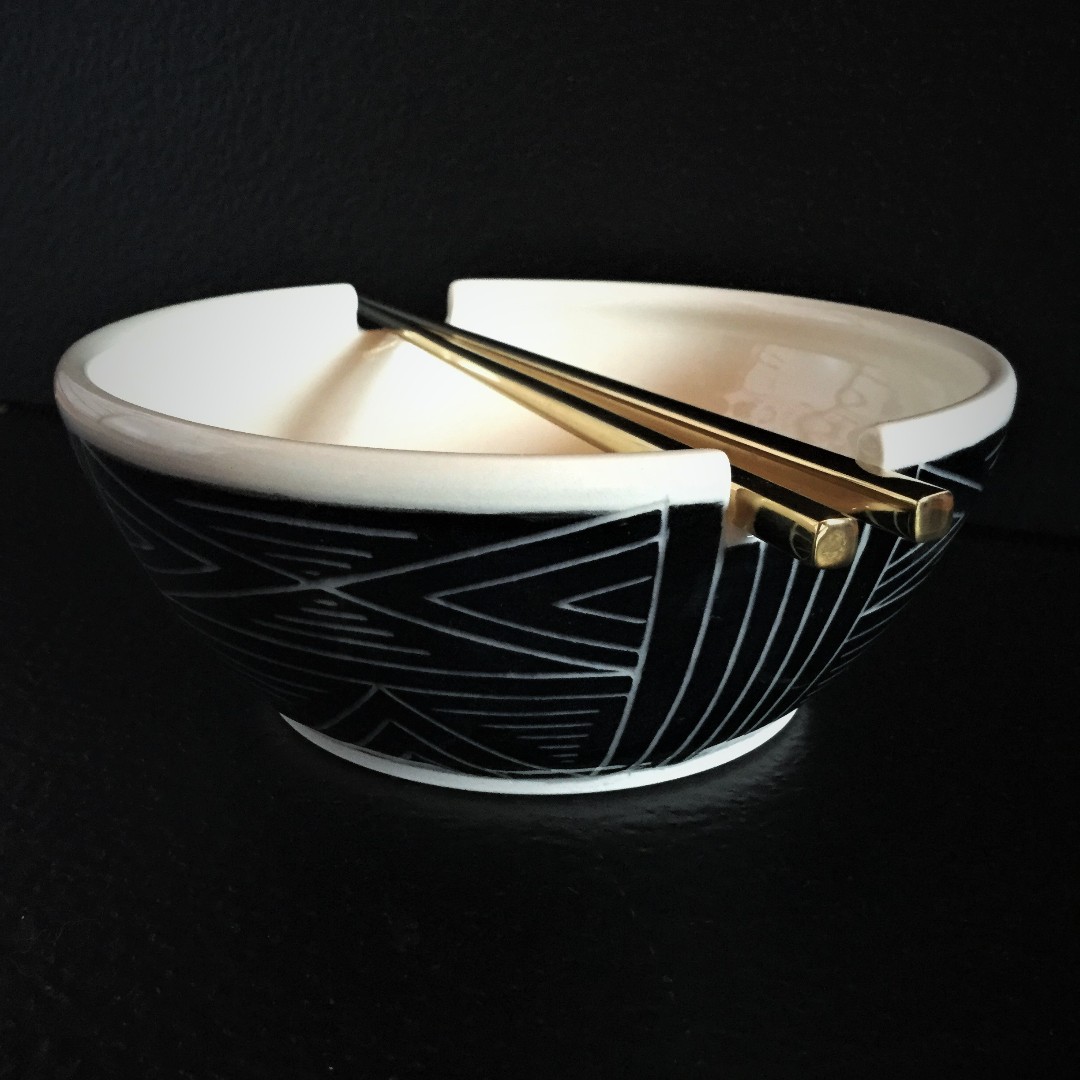 #LoveBiteCeramics brings us handcrafted #ceramic pieces which boldly animate the urban space w a classic black &amp; white trademark look. Each piece is wheelthrown &amp; hand carved, making them truly one of a kind.

Shop from them at The #EtsyMarket, Nov. 13-15🎄linktr.ee/etsywr