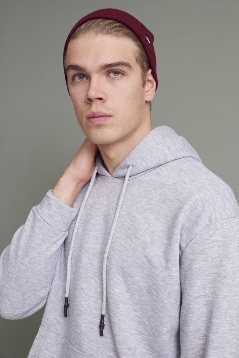 Bordo renkli berelerimiz sizlerle! 

#gamerwo #gamer #hoodie #tshirt #design #bere #beret