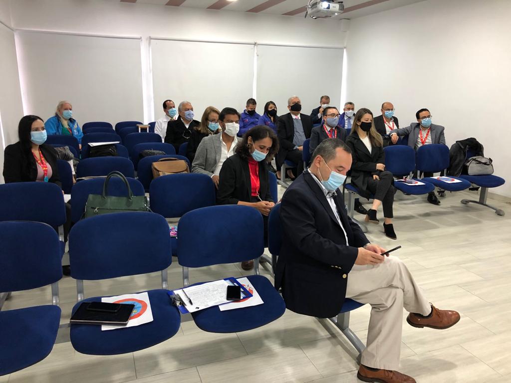 SubRedCentroOri's tweet photo. Nuestro secretario de salud , @AlejandroGL2014, estuvo en la UMHES Victoria 🏥 de la localidad de San Cristóbal, en asistencia técnica con los subgerentes de las cuatro #Subredes de #Bogotá, trabajando por la salud de nuestros ciudadanos. @SectorSalud https://t.co/pWpvoDjocn