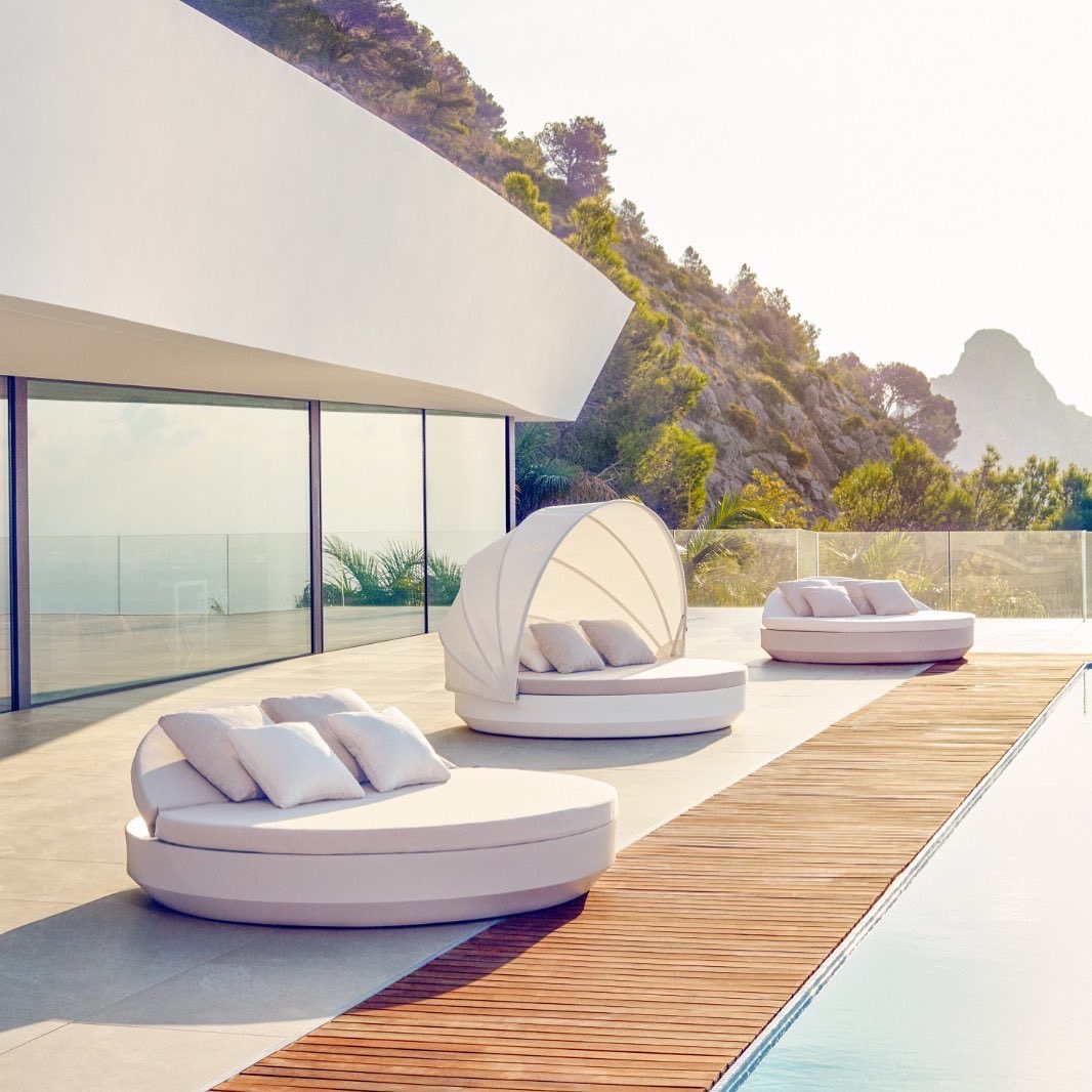 clima_home's tweet photo. Design Your Space with Ultimate Luxury [ The #VELA Daybed with Reclining Backrest + Folding Canopy
Designed by #RamonEsteve for #VONDOM at #CLIMAhome ] #LuxuryLiving #OutdoorSpaces #OutdoorDaybeds #OutdoorFurniture #OutdoorDesigns #OutdoorLiving https://t.co/92Ln12DN7w