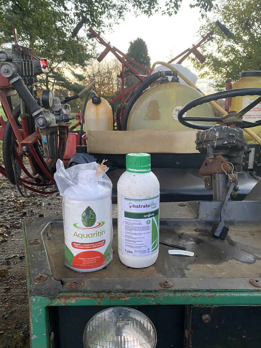 MarkSim93794378's tweet photo. @SyngentaTurf Instrata Elite & @nualgiagri Aquaritin applied to greens today to help combat the high disease pressure
#frostplease #turfhealth #turflife #greenkeeping @KingsdownGC https://t.co/hN1fW1aveo