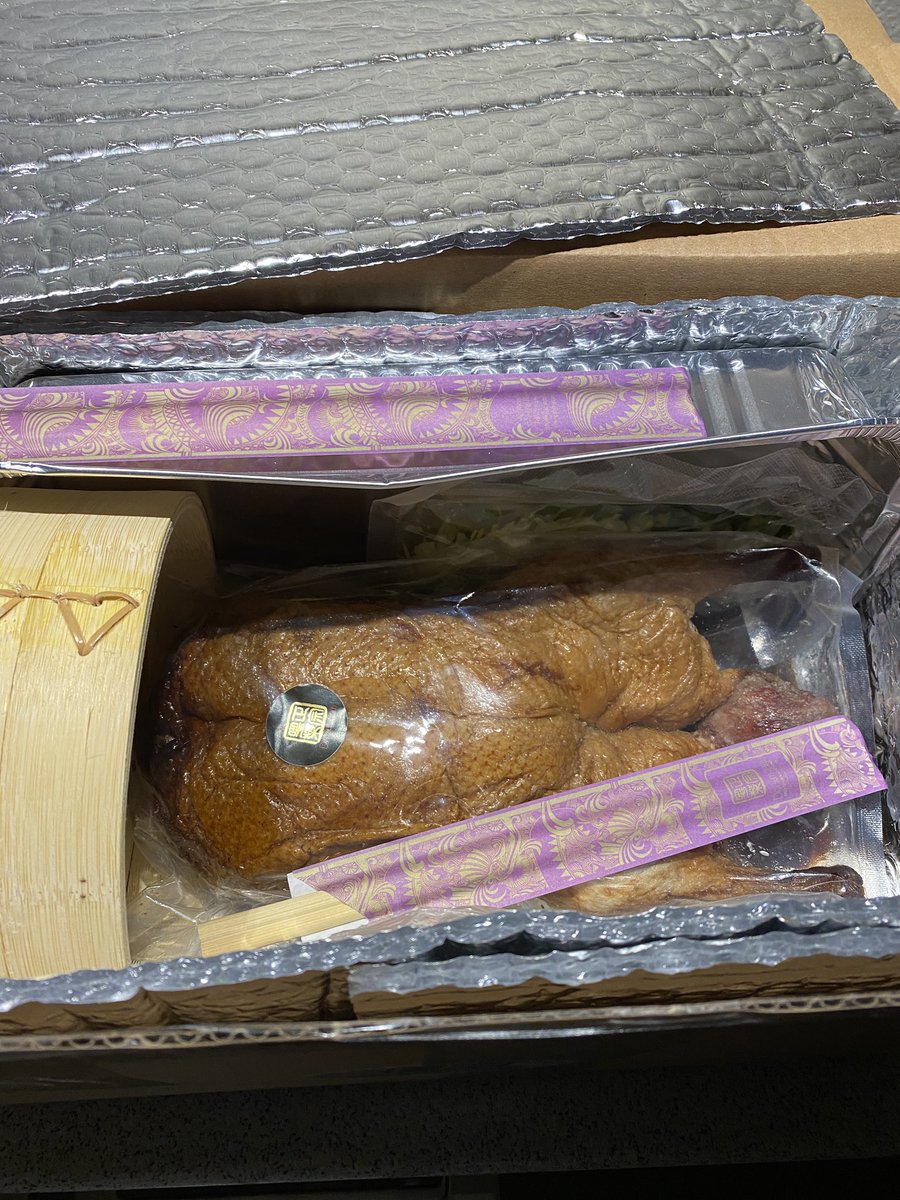 SabineHueckmann's tweet photo. #Homeoffice Logbuch, Sternzeit 421443.7. Unser Ziel ist die Erforschung einer fremden Lebensform namens Peking-Ente, die ein Kreuzer der DHL-Flotte auf unserem Schiff angeliefert hat. https://t.co/afJs7zClbl #noclient https://t.co/cvEQjTzDpf