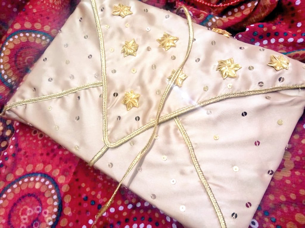 aamina_ah's tweet photo. #handmade #Gold #Golden #Silk #Cover for #Quran Perfect for #bride #wedding #shadi #gift #shadiseason #ForSale
#allthingsbridal #festive #beautiful #gotawork https://t.co/EkqrYGytQe
