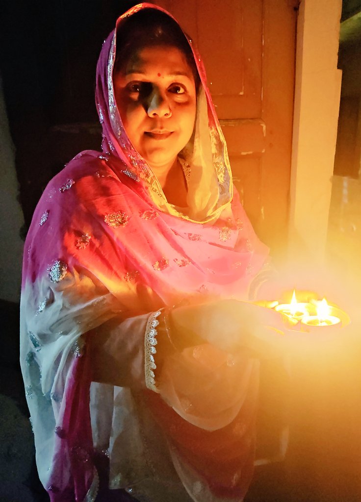 nidhisinghal_18's tweet photo. आइए मिलकर "उम्मीद का दीया 🪔 जलाएं"।
#UmeedKaDiya
#DiyaForHope
#DiyaForHumanity
#DiyaForOneness
@AmritaDhawan1 @DelhiPMC @Ch_AnilKumarINC @sushmitadevinc @shaminaaaa https://t.co/TwBY48fUcF