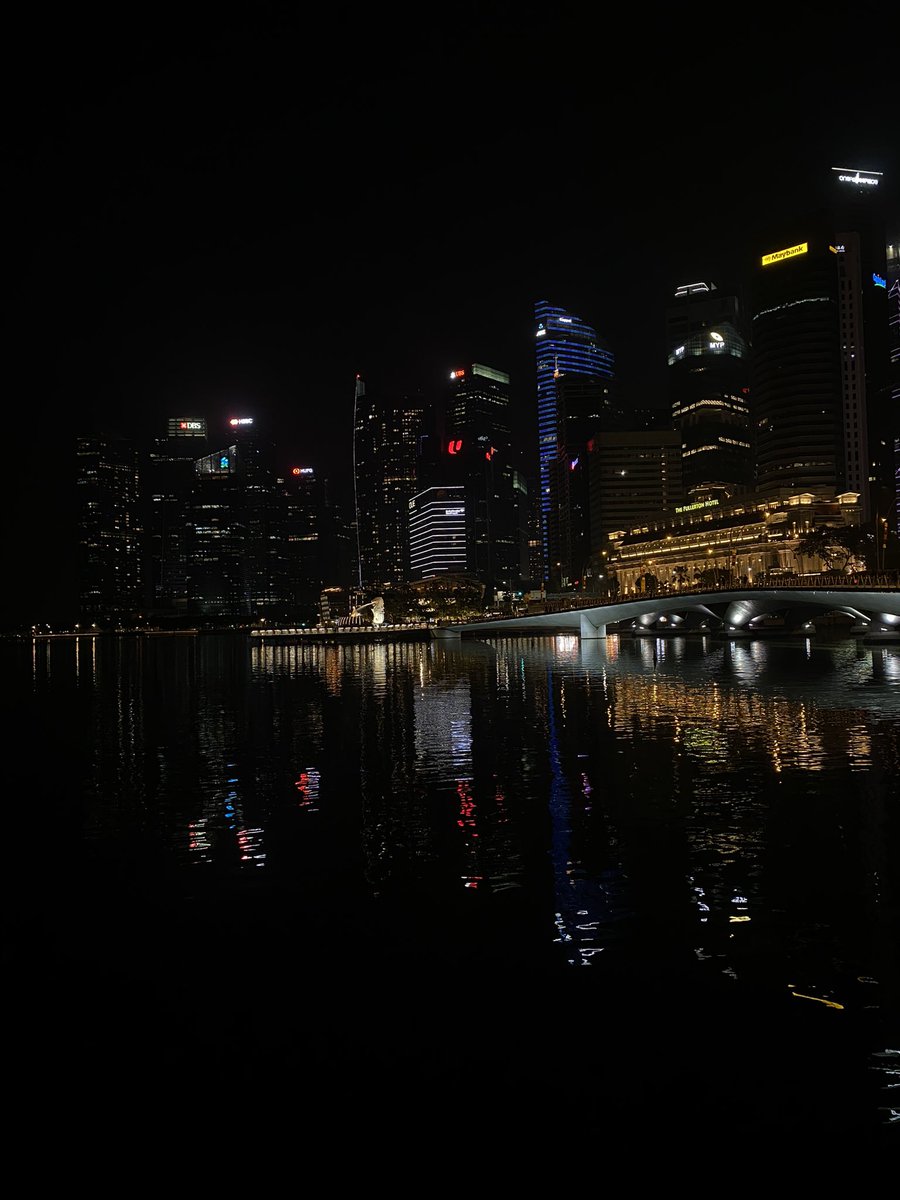 zzhafranzz's tweet photo. Being unable to Travel overseas makes me appreciate my homeland. Beautiful skyline &amp; night lights. 🇸🇬 #Singapore #MarinaBaySands #Skyline #night https://t.co/21WdcYuo1r