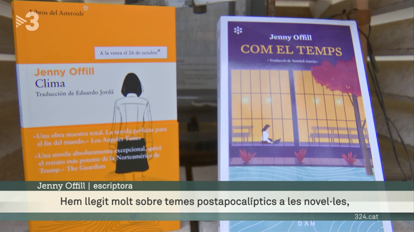 som_amsterdam's tweet photo. .@peregaviria ha entrevistat a Jenny Offill, autora de #ComElTemps, "una novel·la que parla sobre què passa quan un país llisca cap a formes de democràcia autocràtiques". Recupera el tall del @324cat 👇https://t.co/AUncqx96jI https://t.co/hsOrxoiJUm
