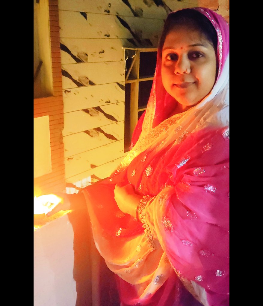 nidhisinghal_18's tweet photo. आइए मिलकर "उम्मीद का दीया 🪔 जलाएं"।
#UmeedKaDiya
#DiyaForHope
#DiyaForHumanity
#DiyaForOneness
@AmritaDhawan1 @DelhiPMC @Ch_AnilKumarINC @sushmitadevinc @shaminaaaa https://t.co/TwBY48fUcF
